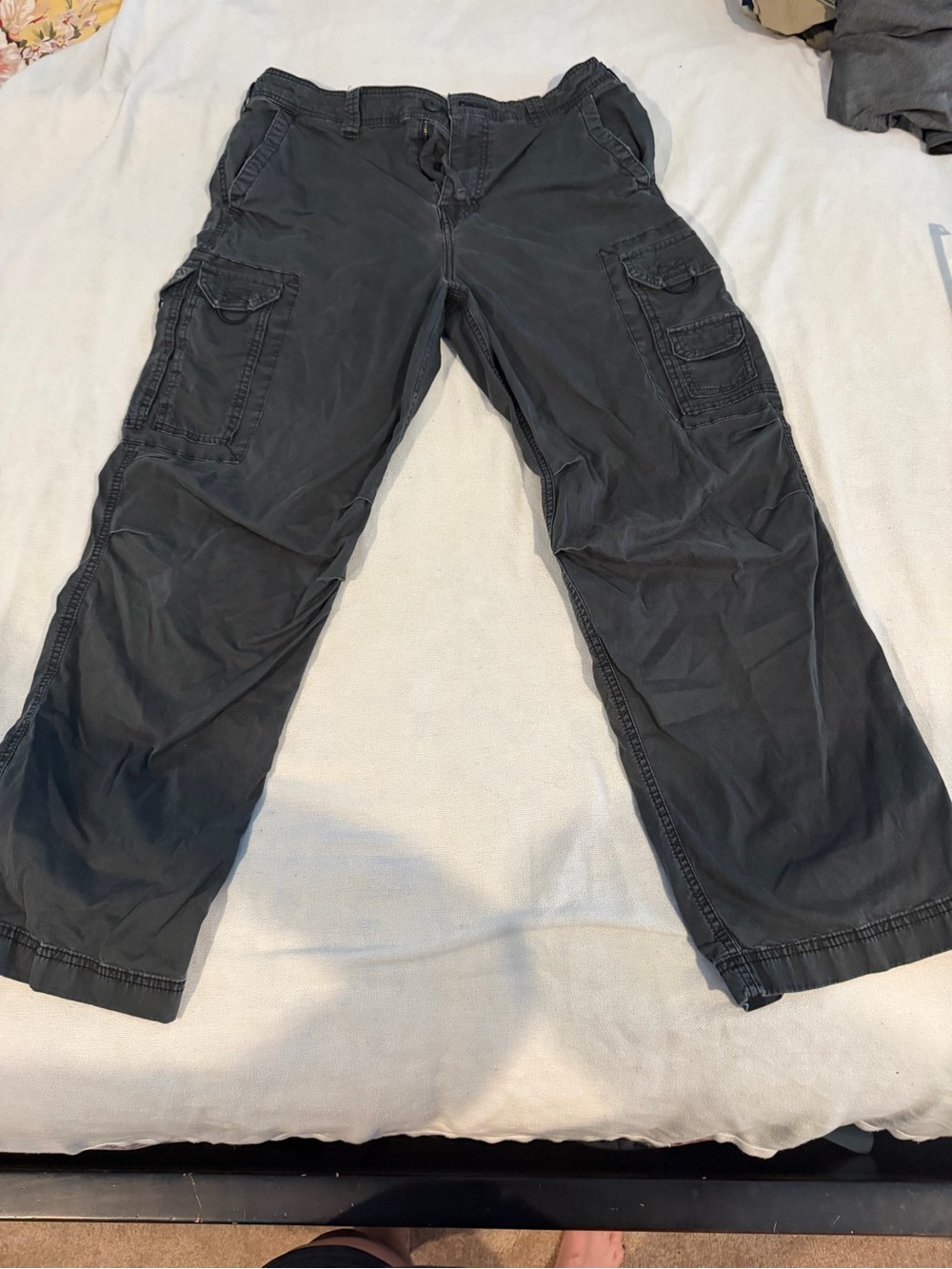 Hollister Men's Charcoal Cargo Pants with Flap Pockets